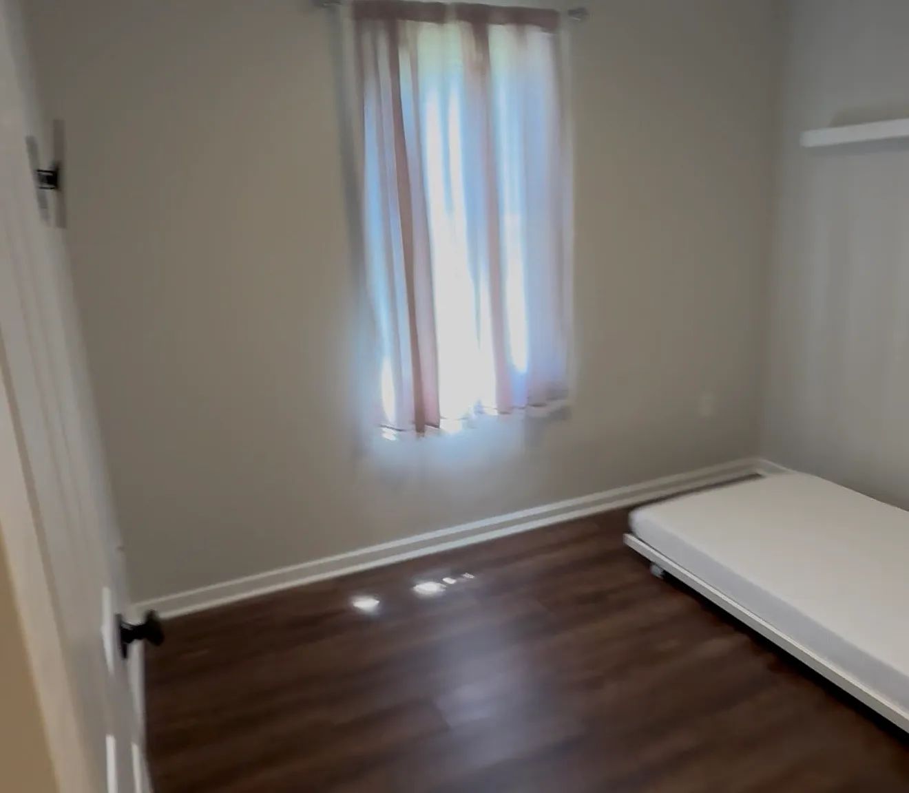3 bed, 1056 sqft, $2,200 — Photo 3