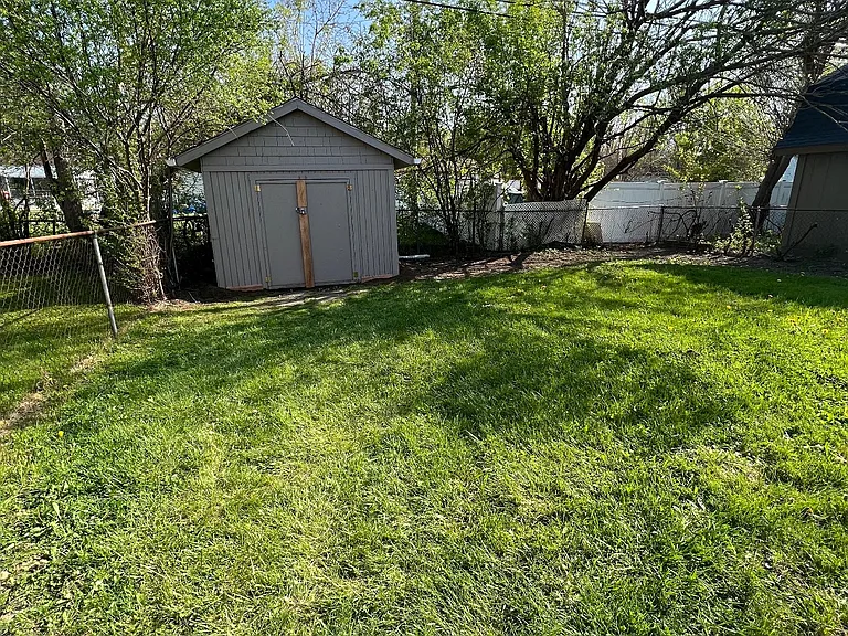 20836 Woodward St — Photo 2