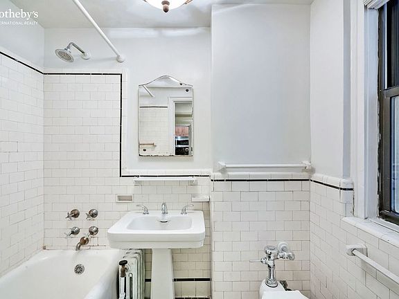 4th image of 333 E 53rd St APT 3D