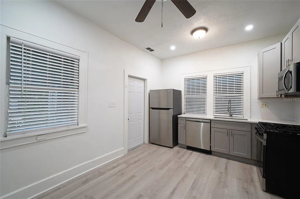 1 bed, 1.0 bath, 580 sqft, $1,950 — Photo 2