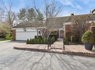 26 Compton Ct, Prairie Village, KS 66208