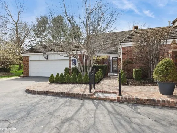 26 Compton Ct, Prairie Village, KS 66208
