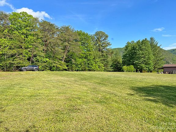 3rd image of 187 Woodys Ln