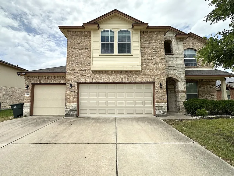 2303 Scott Dr — Photo 1