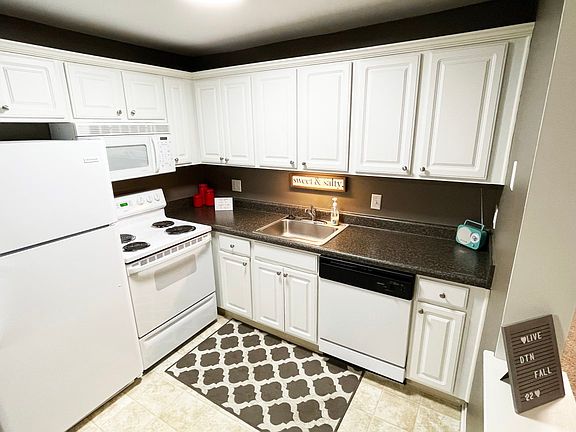 4th image of 1700 N Grand River Ave #17909253