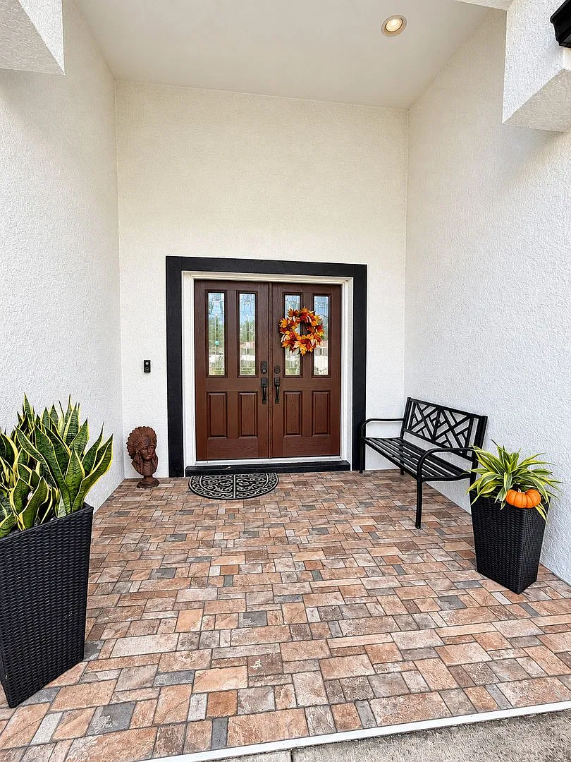 **Beautiful 3-Bedroom Home With Bonus Office, Two Full Kitchens & Spacious Covered Patio Tampa, Fl — Photo 2