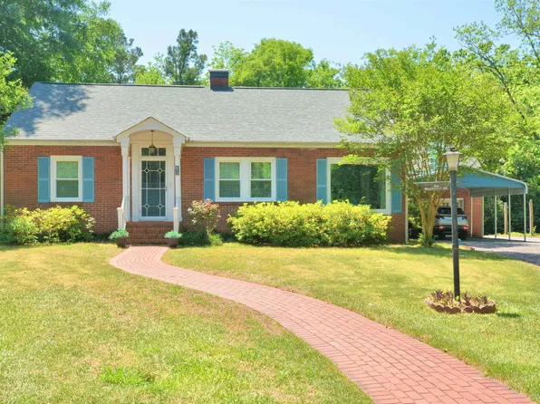 613 Hillcrest Dr, Talladega, AL 35160