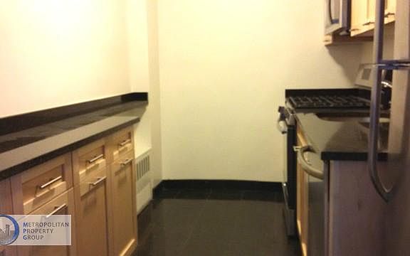 5th image of 333 E 49th St APT 6L