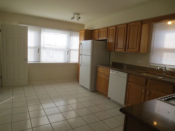 5th image of 7037 W 63rd Pl