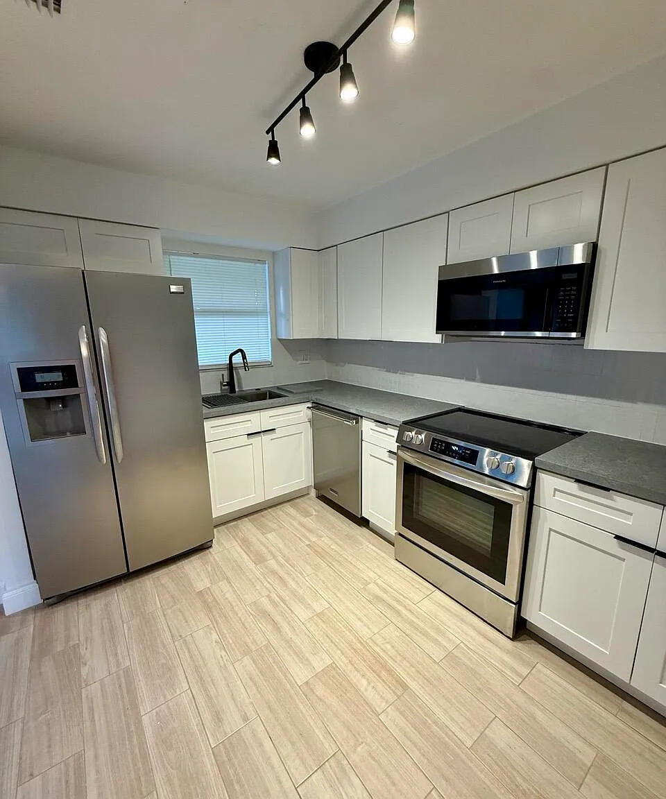 2 bed, 2.5 bath, 1242 sqft, $2,300 — Photo 1