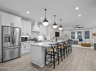 331 Live Oak St S, Emerald Isle, NC 28594