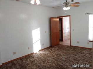 400 S 12th St, Clinton, OK 73601