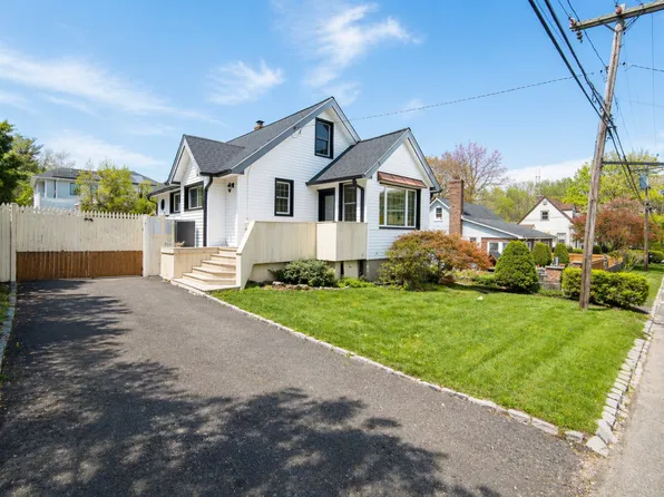 32 Jane St, Roslyn Heights, NY 11577