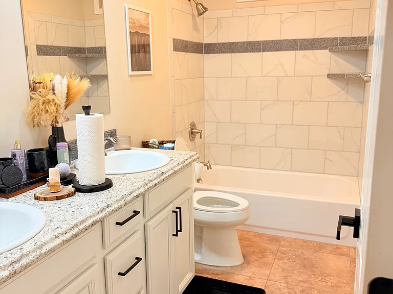 1056 E Carter Dr — Photo 25
