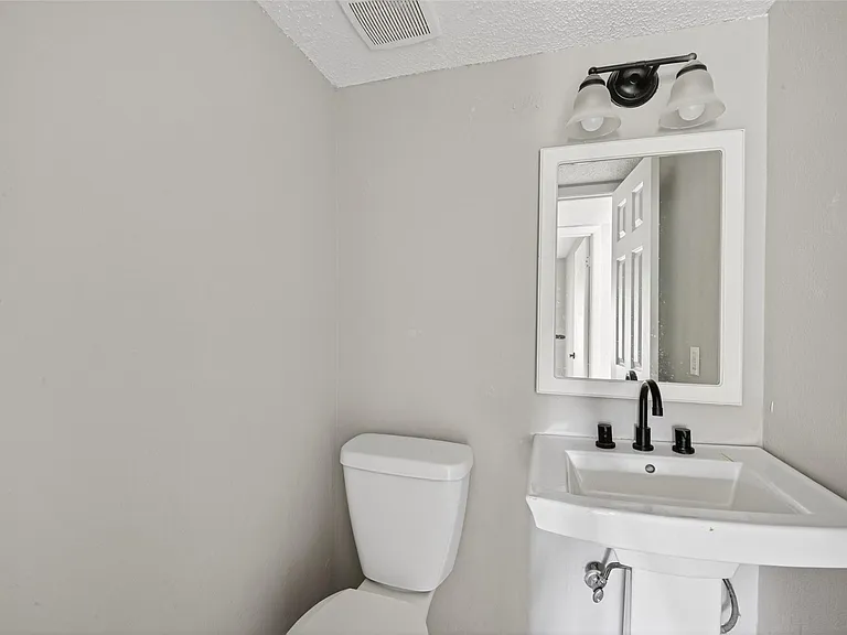2340 Woodland Park Dr #113 — Photo 30