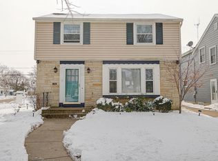 929 E Hampton Rd, Whitefish Bay, WI 53217