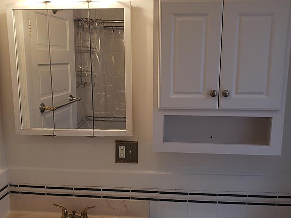 3rd image of 629 E Lombard St