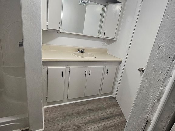 4th image of 525 Kelly Rd #A