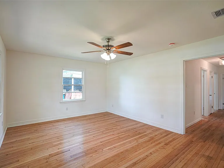 1319 Elm St — Photo 9