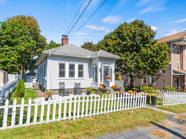 32 Kosta St, Worcester, MA 01607