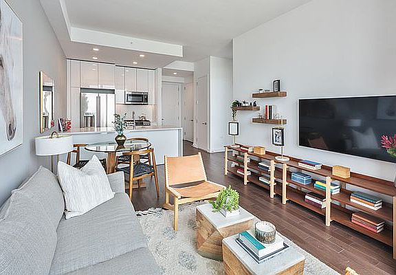 4th image of 515 W 36th St APT 17E