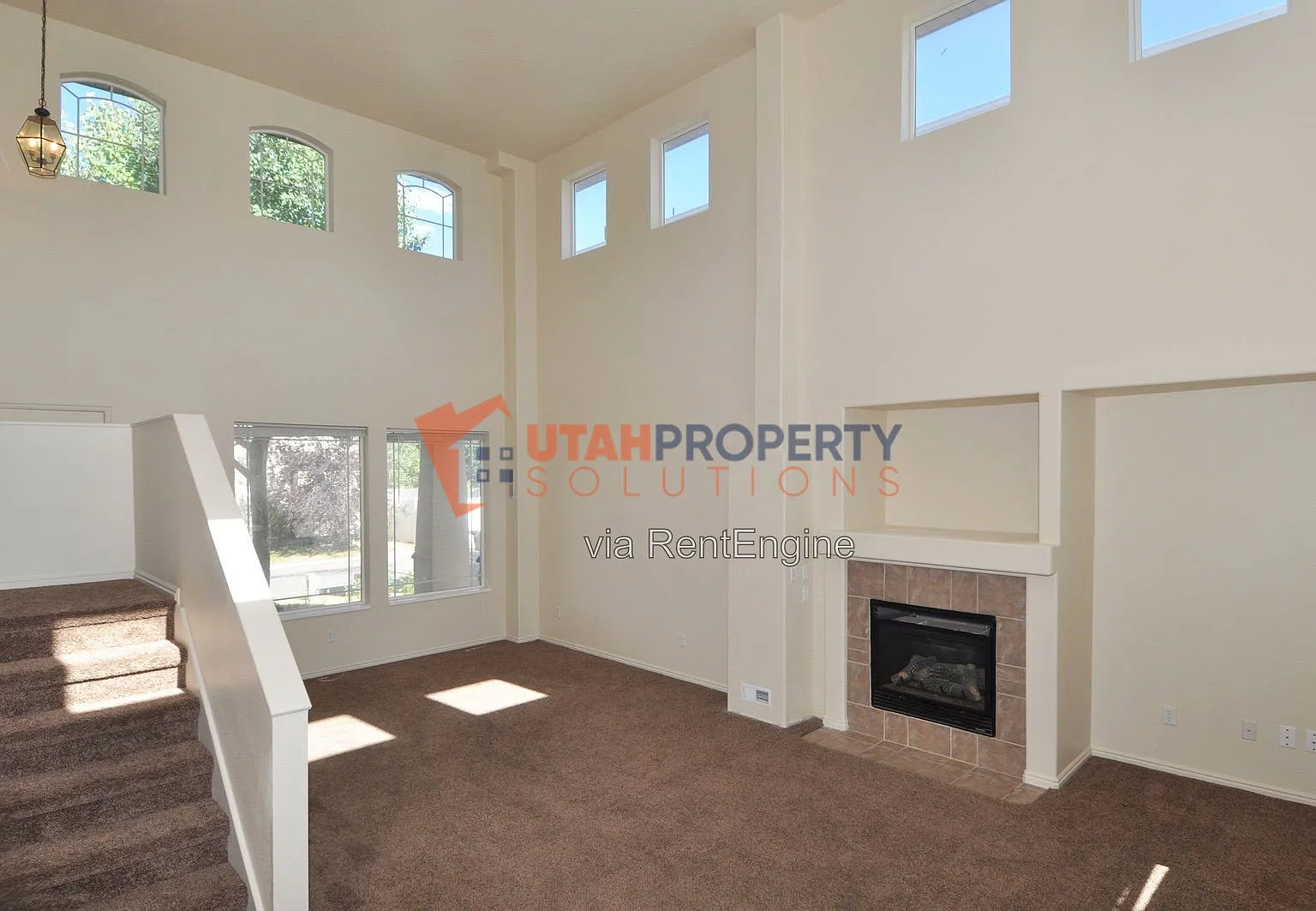 3 bed, 2.5 bath, 1718 sqft, $2,295 — Photo 4