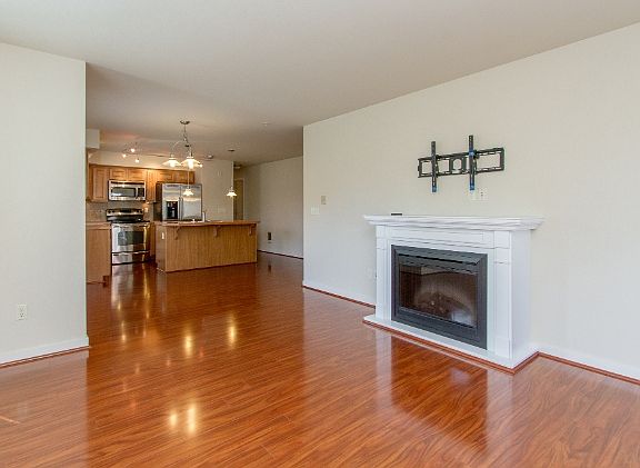 5th image of 13511 97th Ave E Unit 203