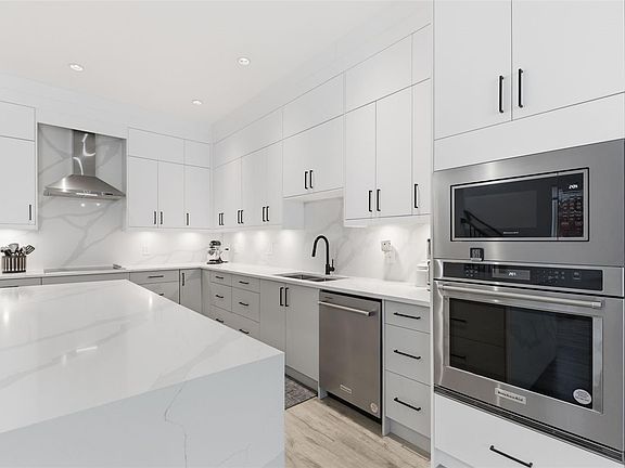 5th image of 1323 Sandstone Ln
