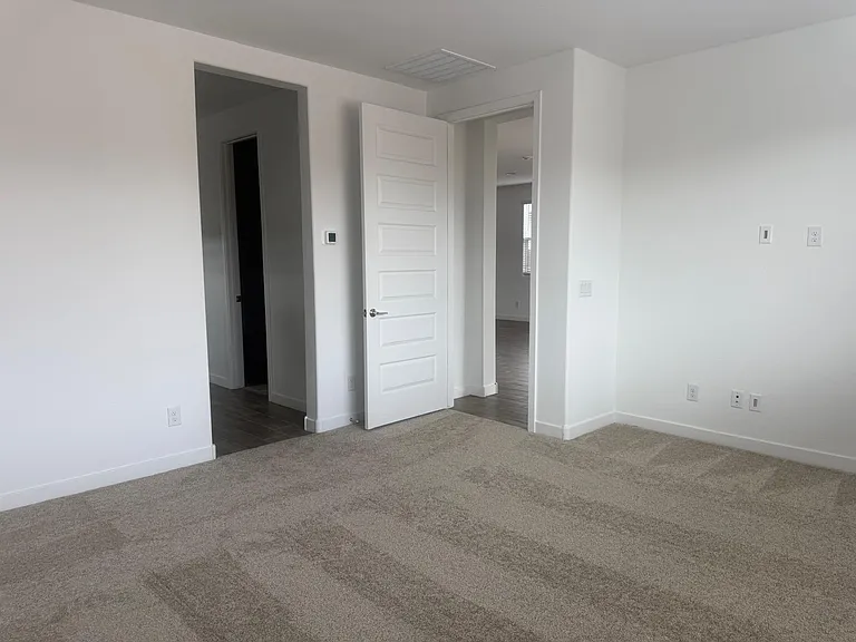 2890 E Frontiersman Ln — Photo 6