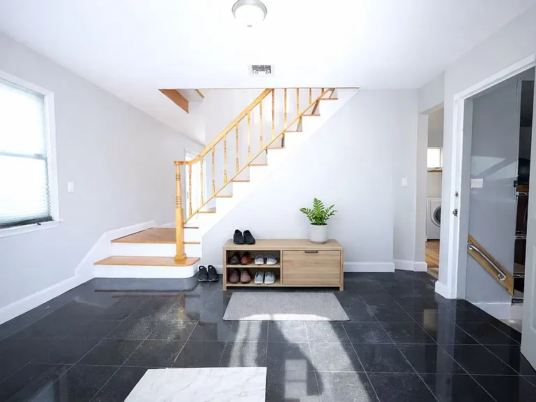 43 Barrow Pl #2 — Photo 3