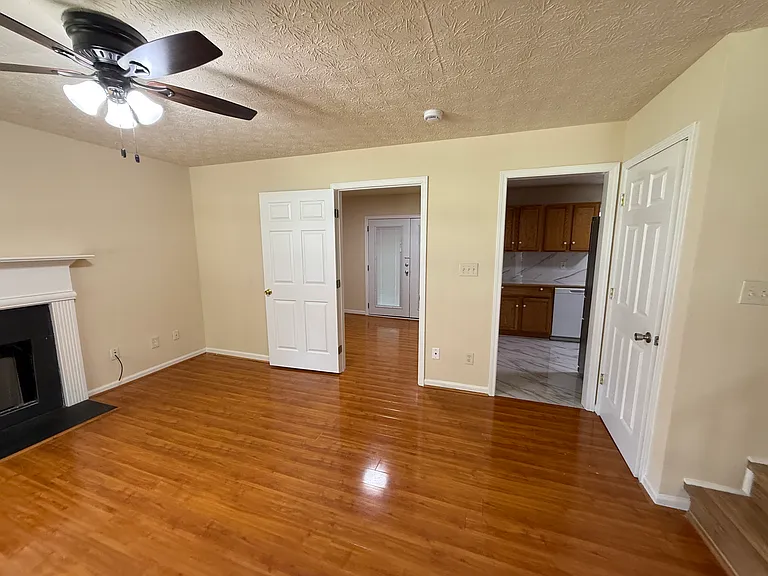 811 Kennesaw Dr — Photo 6