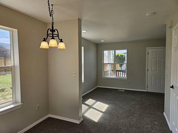 3rd image of 405 W 5th Ave