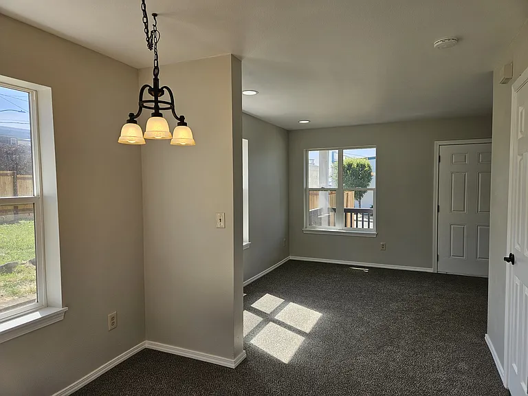 405 W 5th Ave — Photo 3