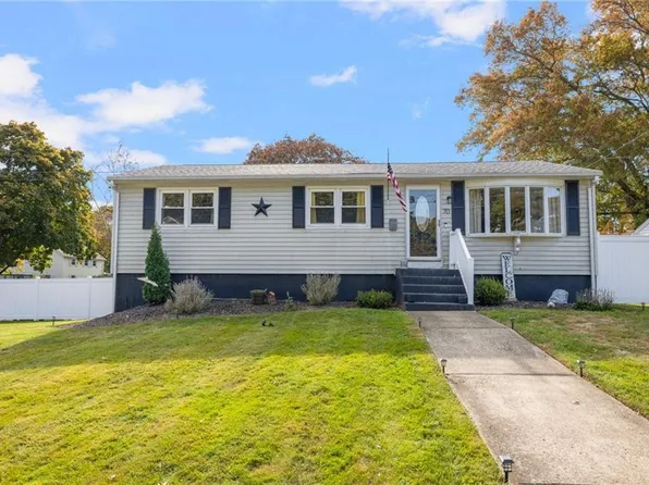 70 Pender Ave, Warwick, RI 02889