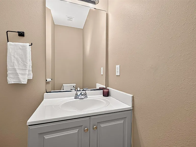 4011 Alexis Cir — Photo 25