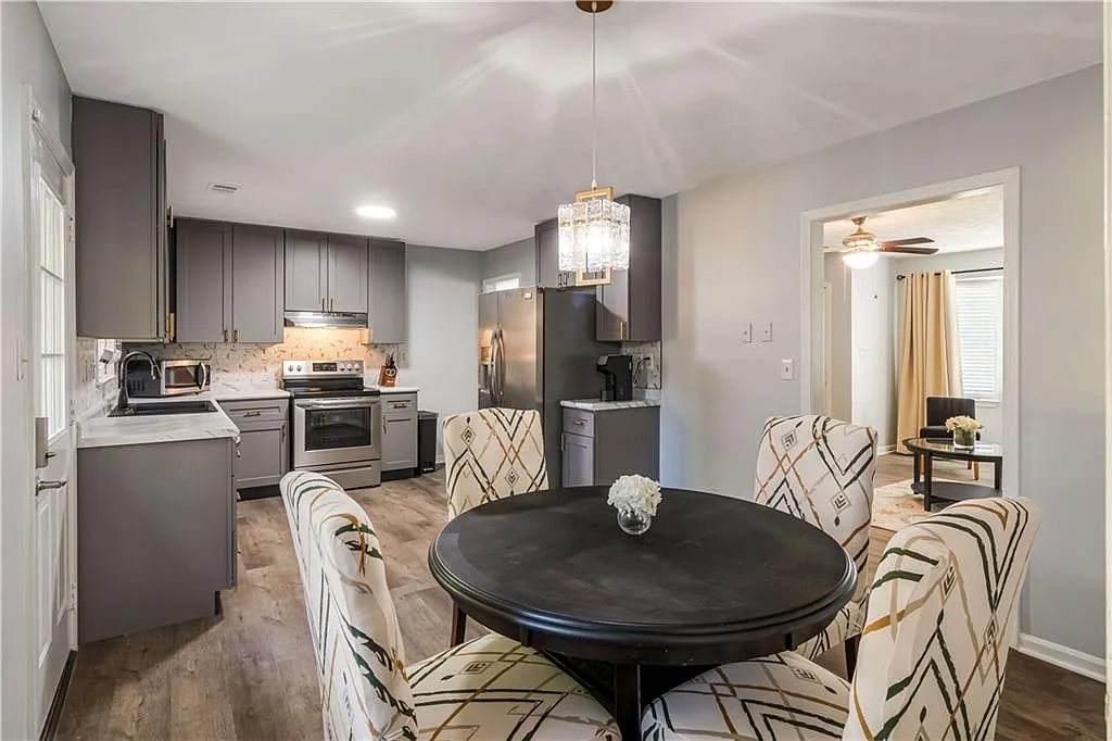 3 bed, 2.0 bath, 1650 sqft, $4,500 — Photo 3