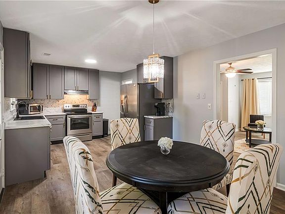 3rd image of 145 Mountain View Cir