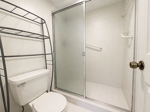 5th image of 336 Golfview Rd APT 217