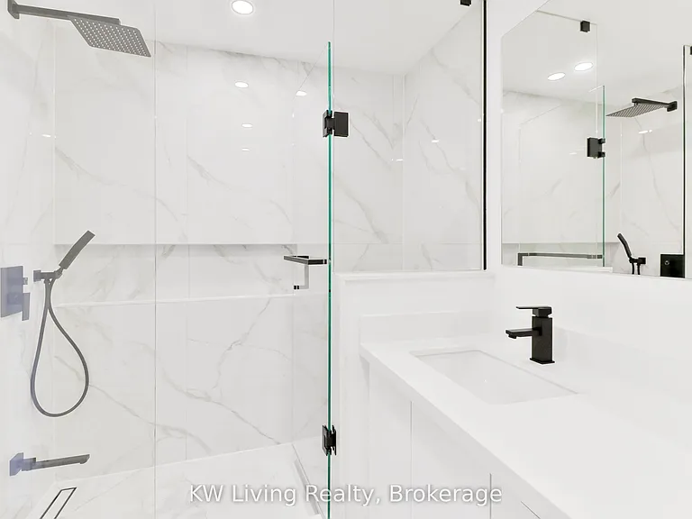 105 Chloe Cres — Photo 17