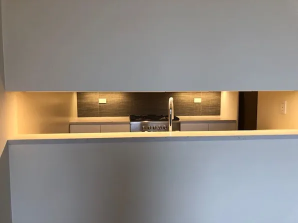 305 East 63rd Street image 4 of 13