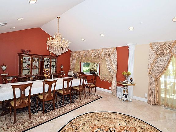 4th image of 14 Cherry Ln