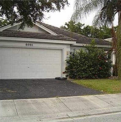 1st image of 8981 Lake Park Cir N