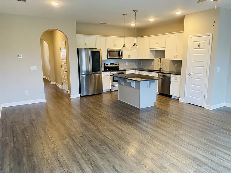 352 Banbury Dr — Photo 7