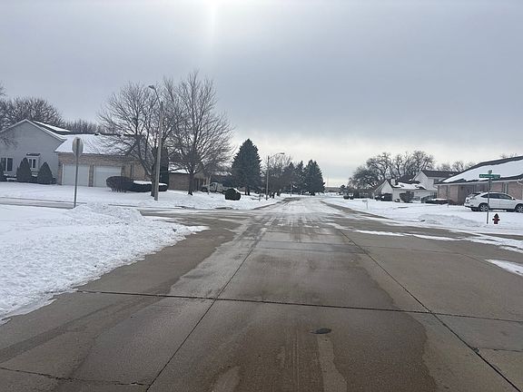 5th image of 408 Golf Rd