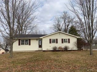 903 Crestview Dr, Macon, MO 63552