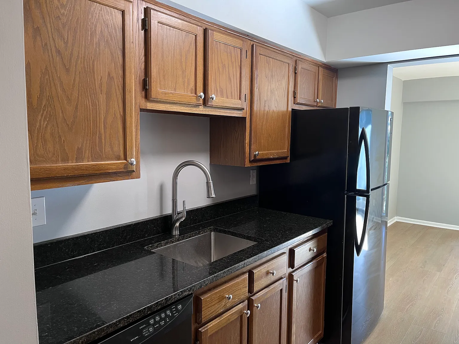 1 bed, 778 sqft, $1,200 — Photo 4