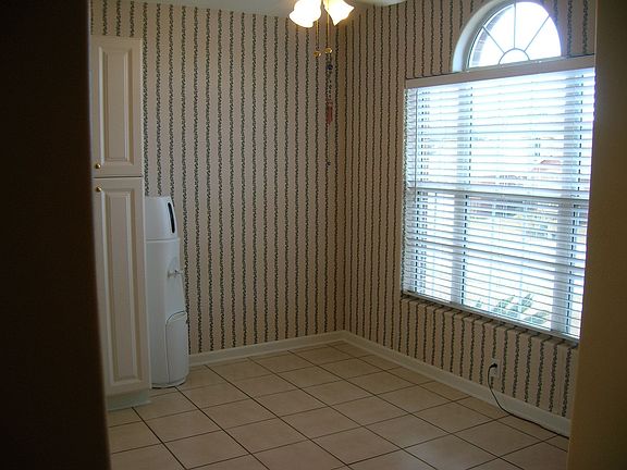 Eat-in kitchen area