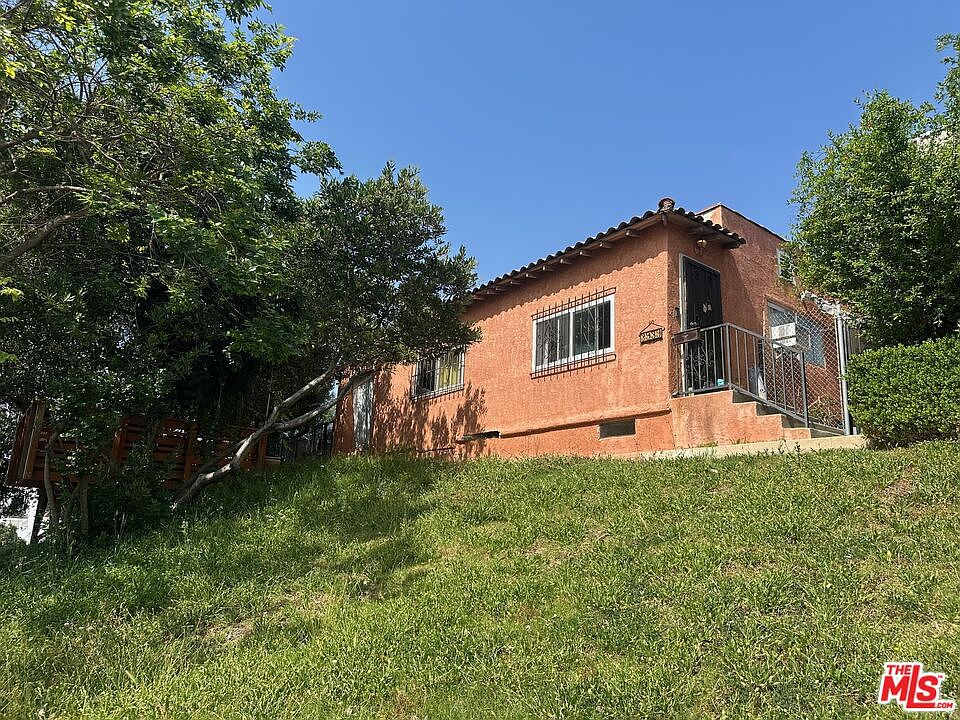 1st image of 3939 W 28th St