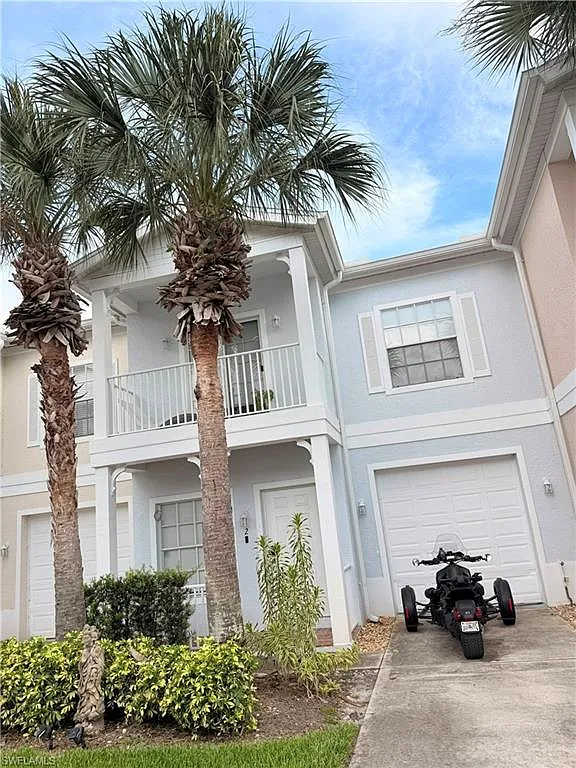 3 bed, 2.5 bath, 1437 sqft, $2,300 — Photo 1