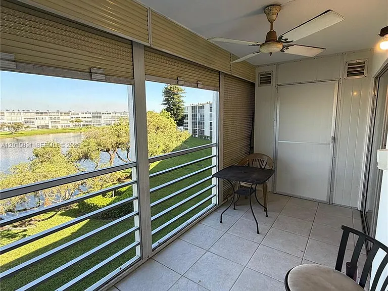 3032 Hythe Pl #3032-B — Photo 2